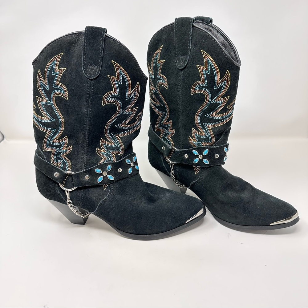 NWOT Dingo Women’s Victoria Harness Black Suede Flame Stitched Cowboy Boots